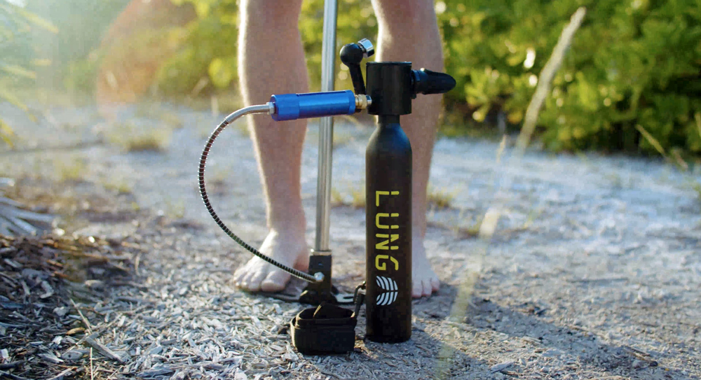 picture of a lungtank mini scooba tank with hand pump